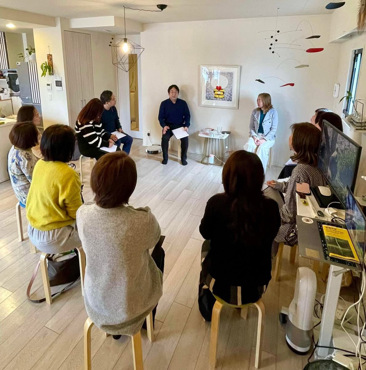 オフィスでのゆるパカ鑑賞会の様子